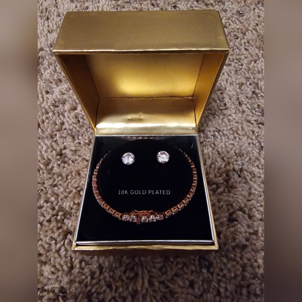 Earrings and bracelet set